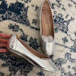 Journee Collection Women's Silver Flats WIDE WIDTH